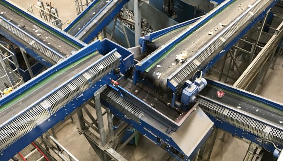 Conveyor systems for recycling and bulk handling 